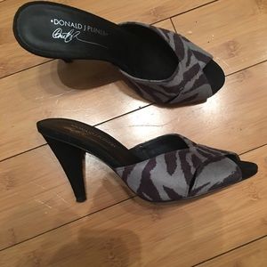Donald J Pliner animal print slide